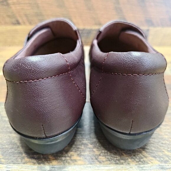 Clarks Women's Loafers Burgundy Leather Soft Cushion Slip-On Shoes Size 8 - Picture 3 of 8
